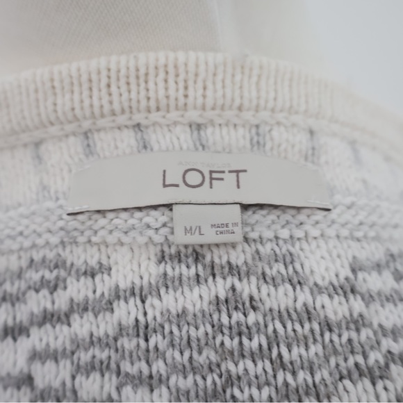 LOFT Cotton/Wool Gray and Off-White Cape Medium/Large (M/L) - Picture 6 of 7